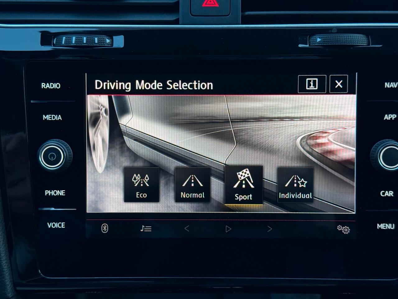 Volkswagen Golf GTI Performance 2.0 TSI DSG 5p. BlueMotion Technology