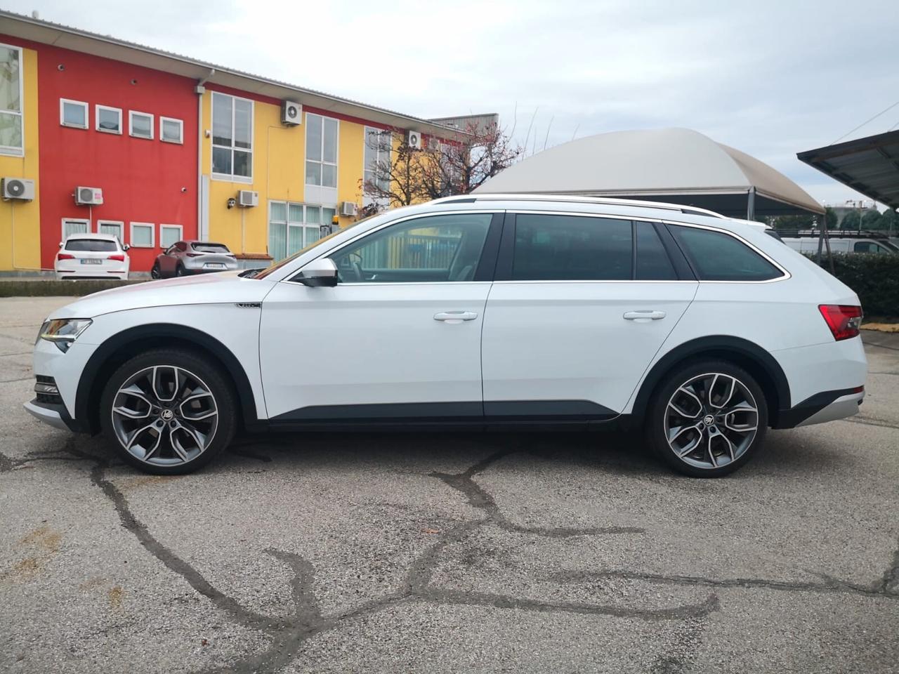 Skoda Superb 2.0 TDI 190 CV SCR DSG 4x4 Wagon Scout