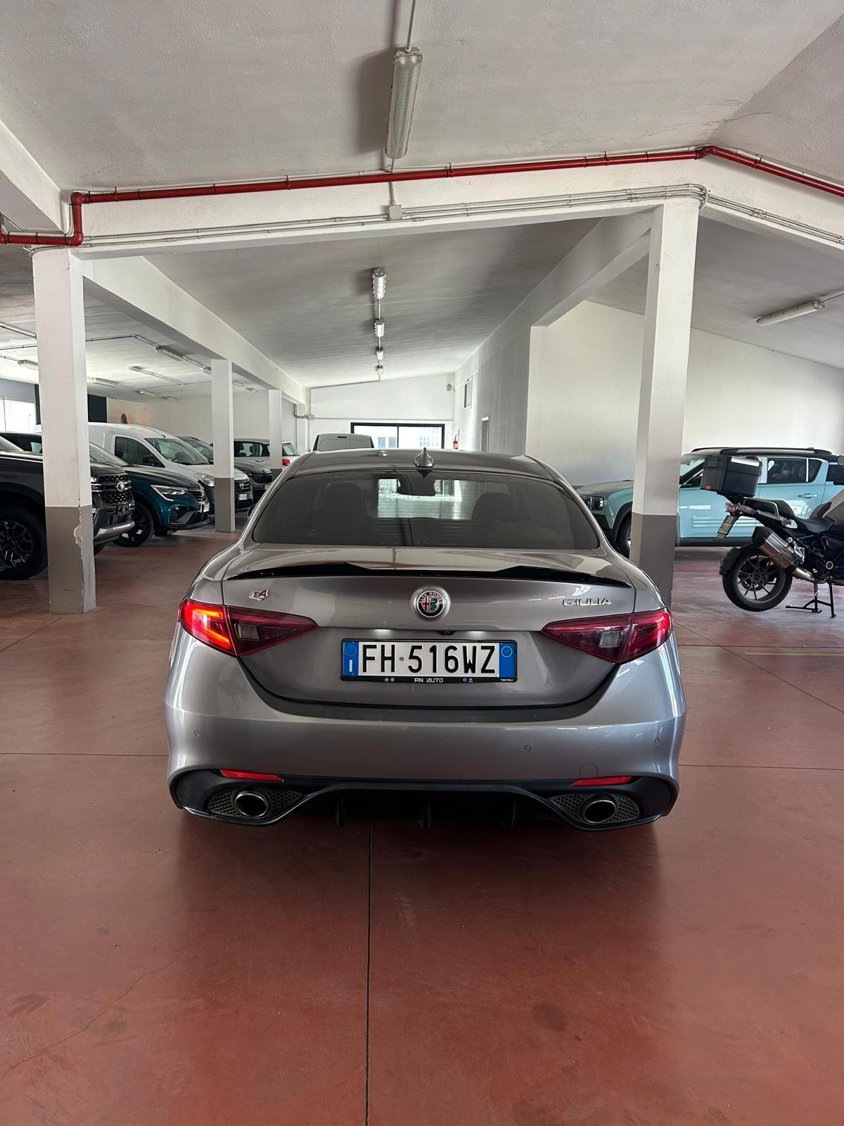 Alfa Romeo Giulia 2.2 Turbodiesel 210 CV AT8 AWD Q4 Veloce