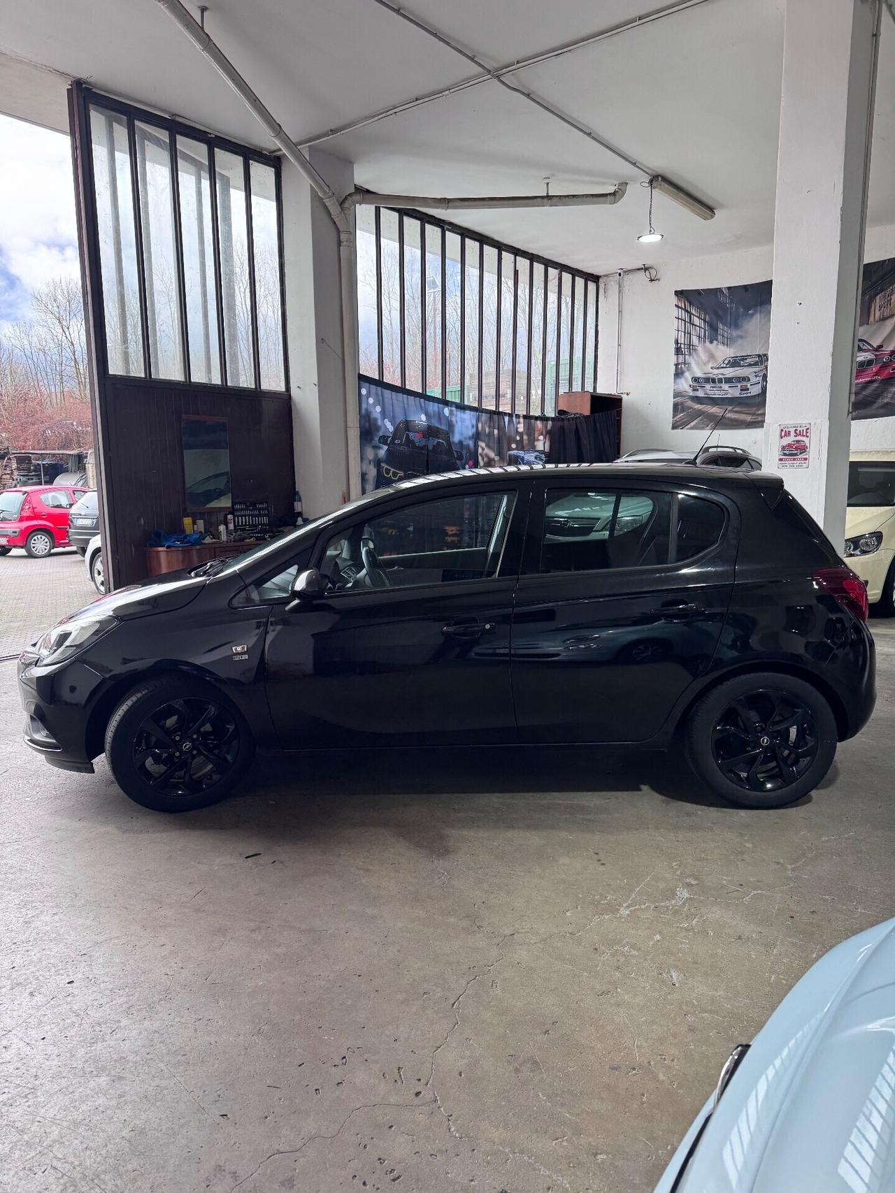 Opel Corsa 1.2 5 porte Black Edition