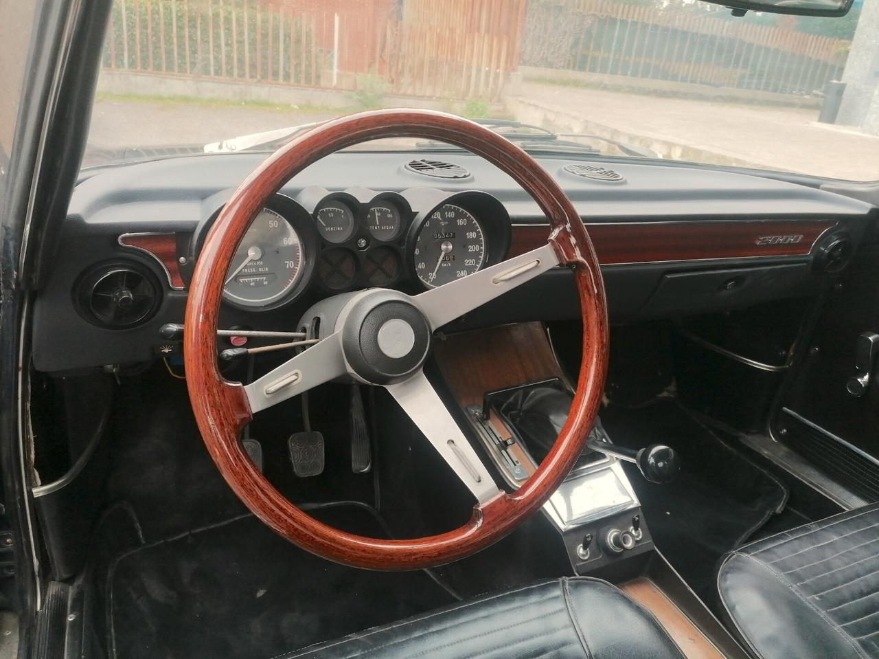 Alfa Romeo GT 2000
