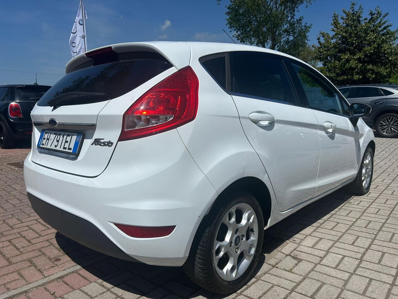 Ford Fiesta 1.4 16V 5p. Bz.- GPL Titanium Bs.
