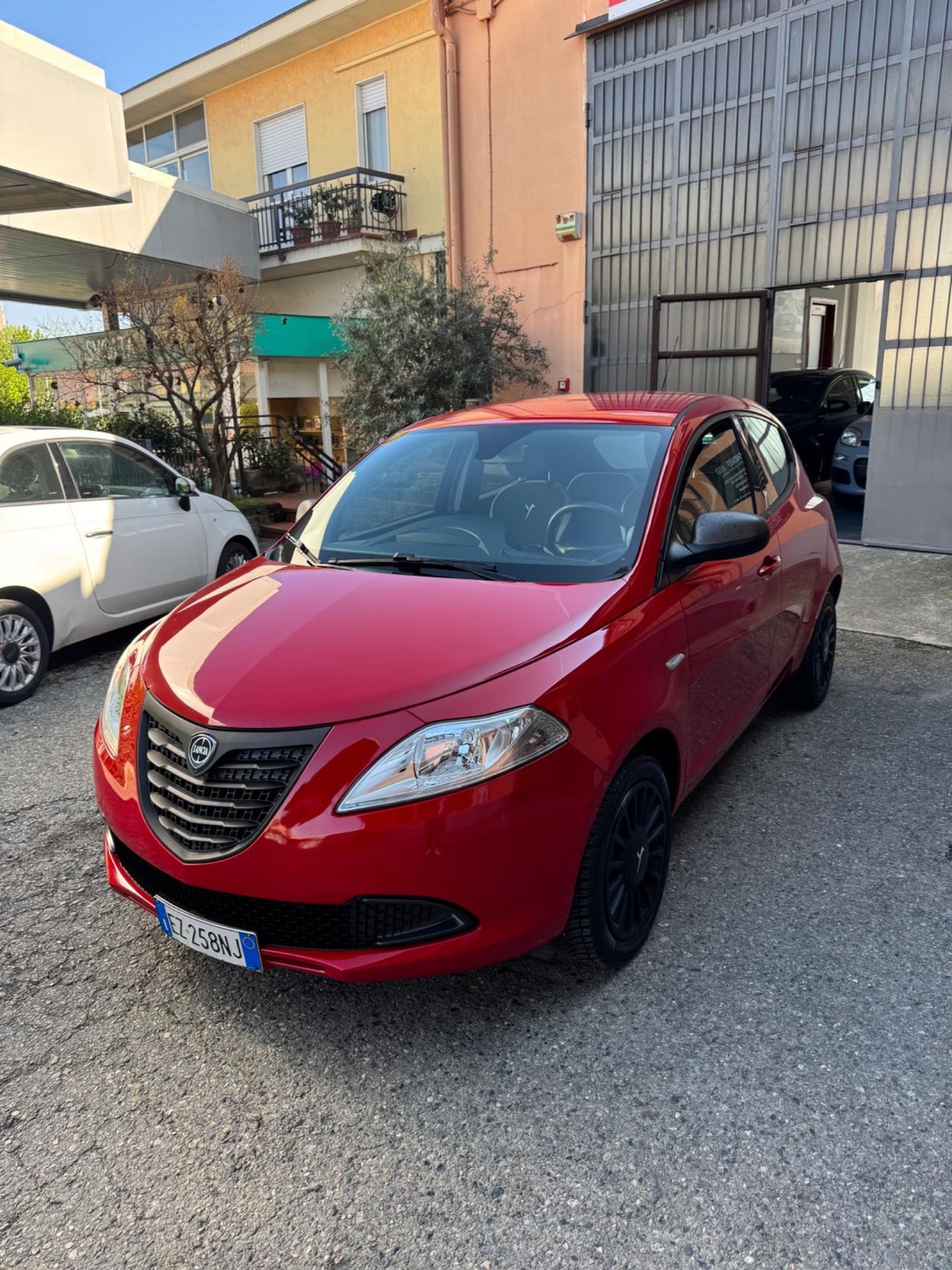 Lancia Ypsilon 1.2 69 CV 5 porte Elefantino