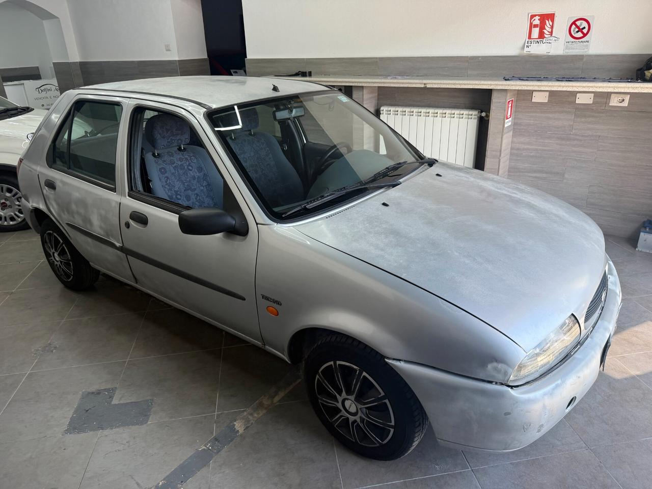 Ford Fiesta 1.2i 16V cat 5 porte Ghia