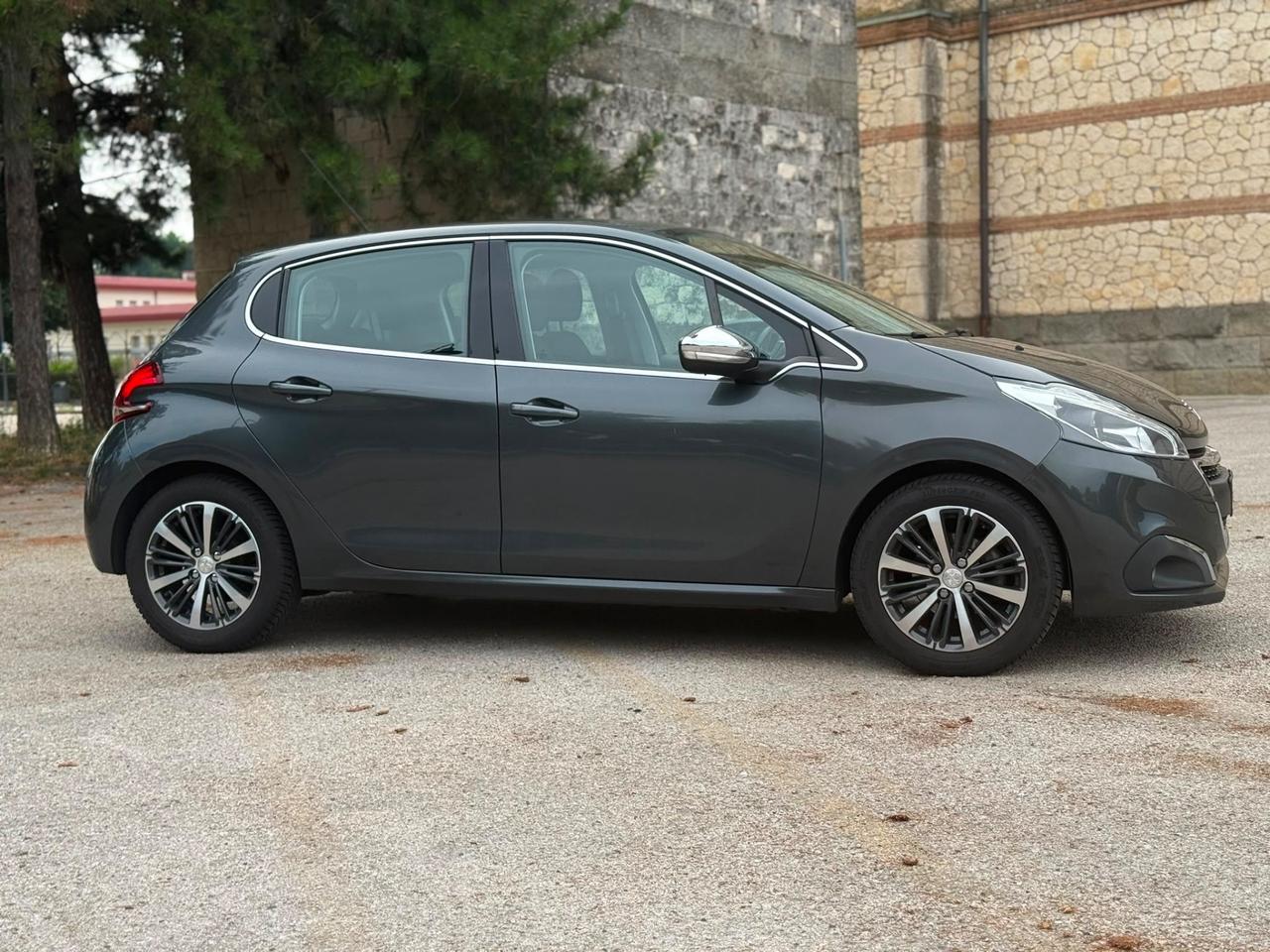 Peugeot 208 PureTech 82 5 porte Allure