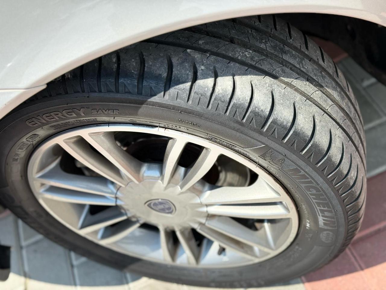 Lancia Ypsilon 1.2 69CV Platino OK NEOPATENTATI