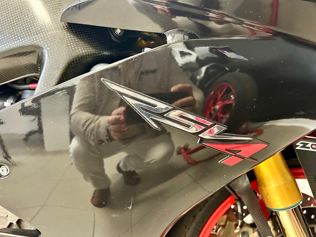 Aprilia RSV4 - Factory