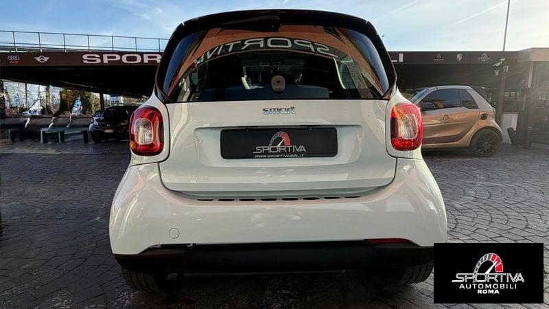 smart fortwo FARI LED TETTO PANORAMICO NAVI RATA MENSILE 202,00 fortwo 70 1.0 Passion