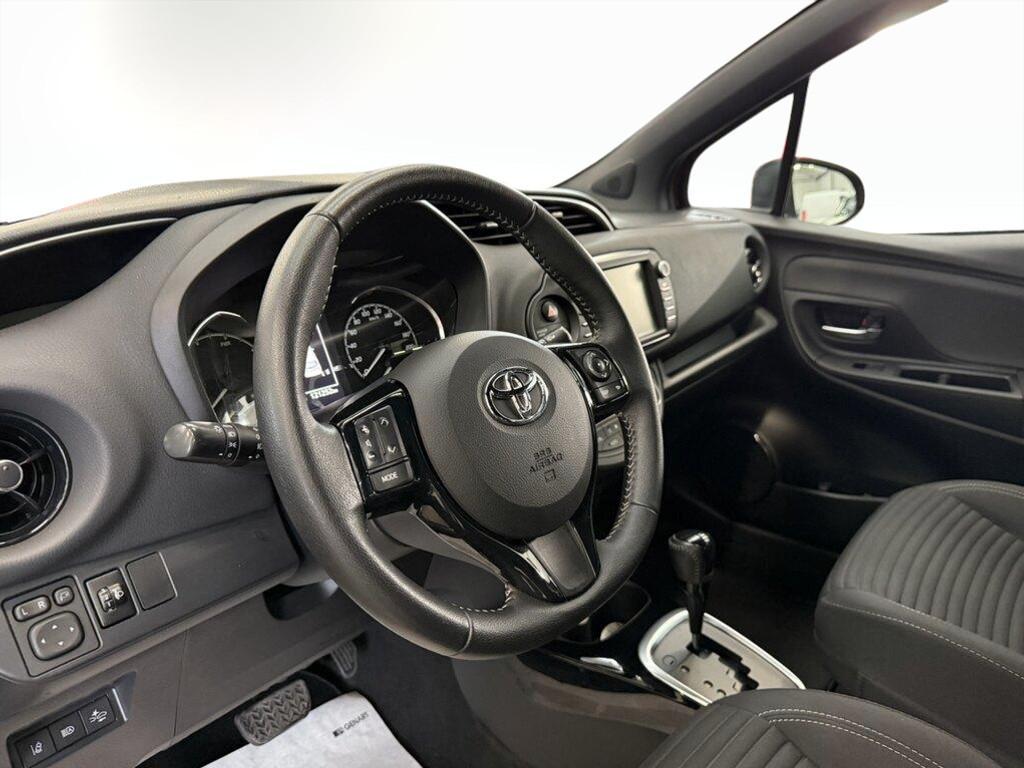 Toyota Yaris 5 Porte 1.5 VVT-i Hybrid Lounge Red/Bronze E-CVT