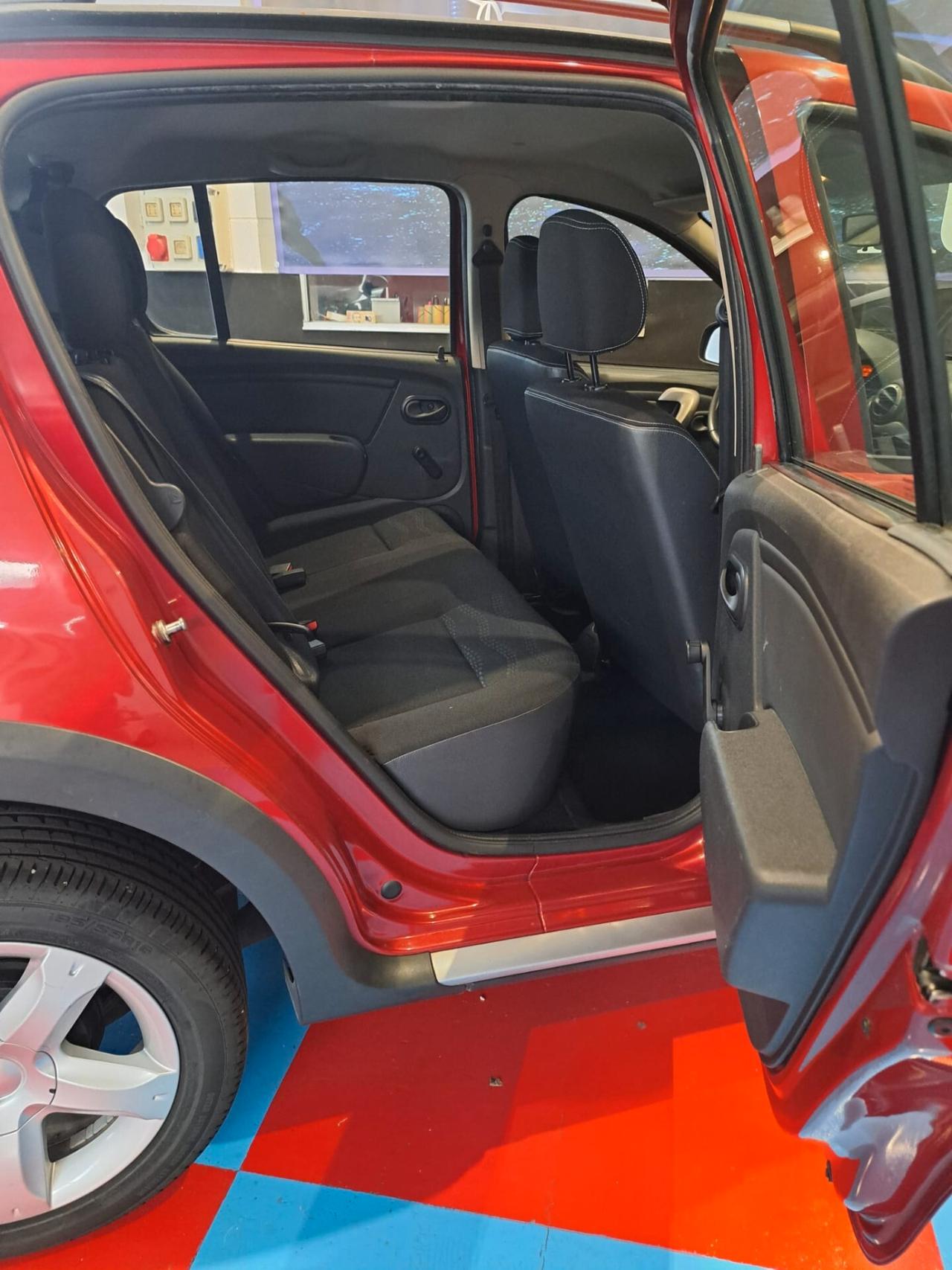 Dacia Sandero Stepway 1.6 8V 90CV OK NEOPATENTATI