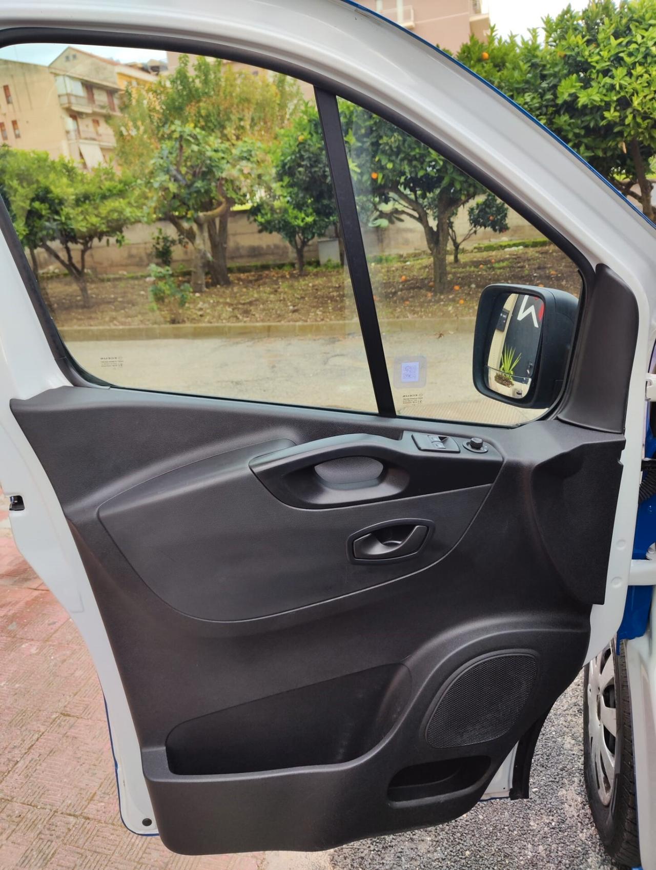 Nissan NV300 Nissan NV300 27 2.0 dCi 120CV PC-TN Van
