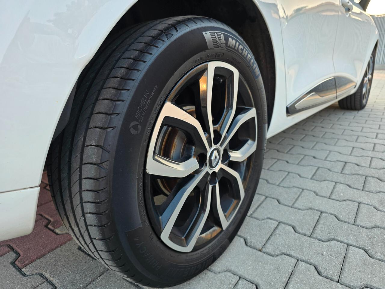 Renault Clio Sport perfetta e garantita 12 mesi