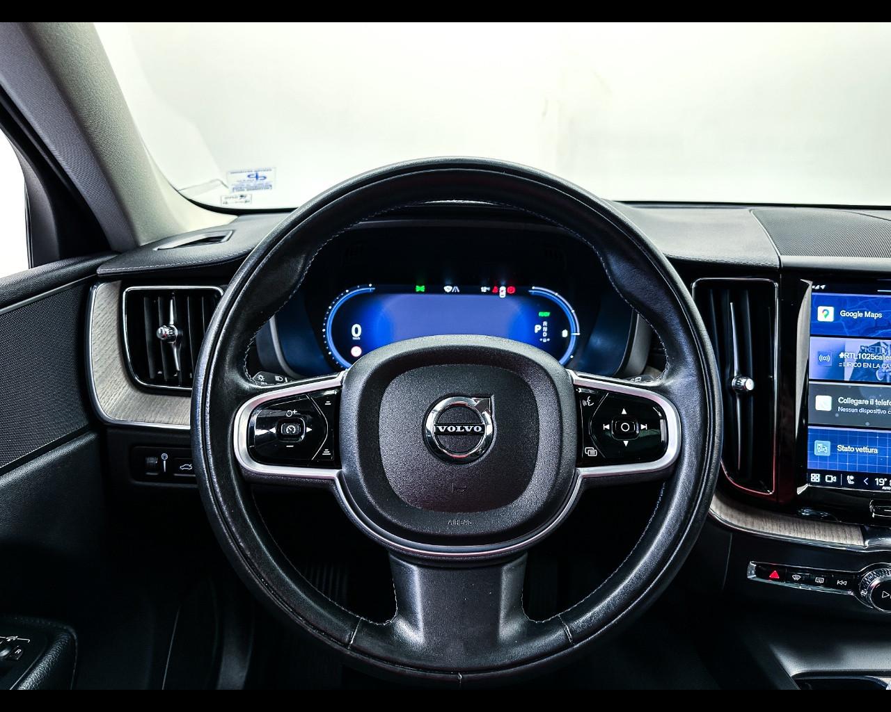 VOLVO XC60 (2017-->) - XC60 T6 Recharge Plug-in Hybrid AWD Inscription