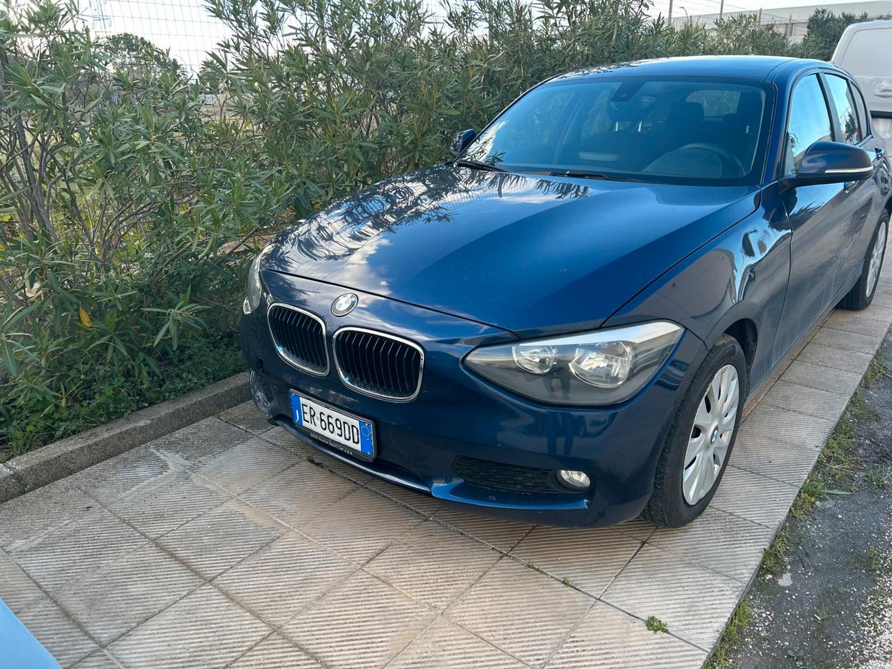 Bmw 116 116d 5p. Unique