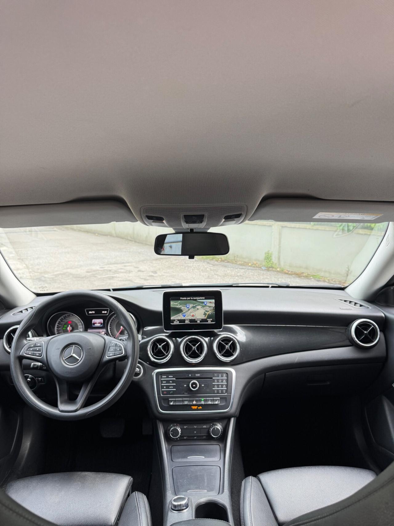 Mercedes-benz CLA 200 d Premium