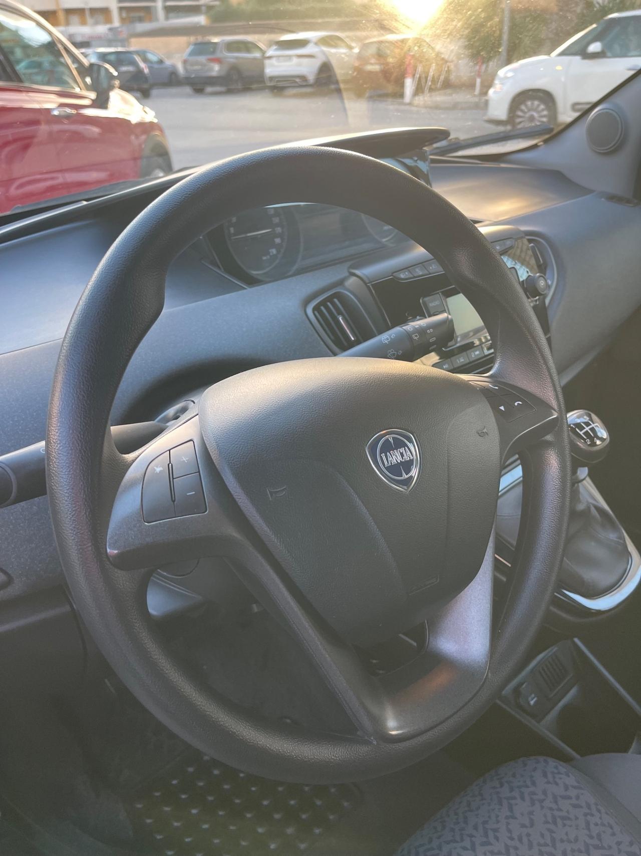 Lancia Ypsilon 1.0 FireFly 5 porte S&S Hybrid Ecochic Silver