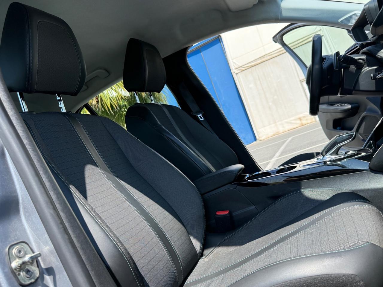Peugeot 208 -100 CV-AUTOMATICA-FULL OPTIOAL