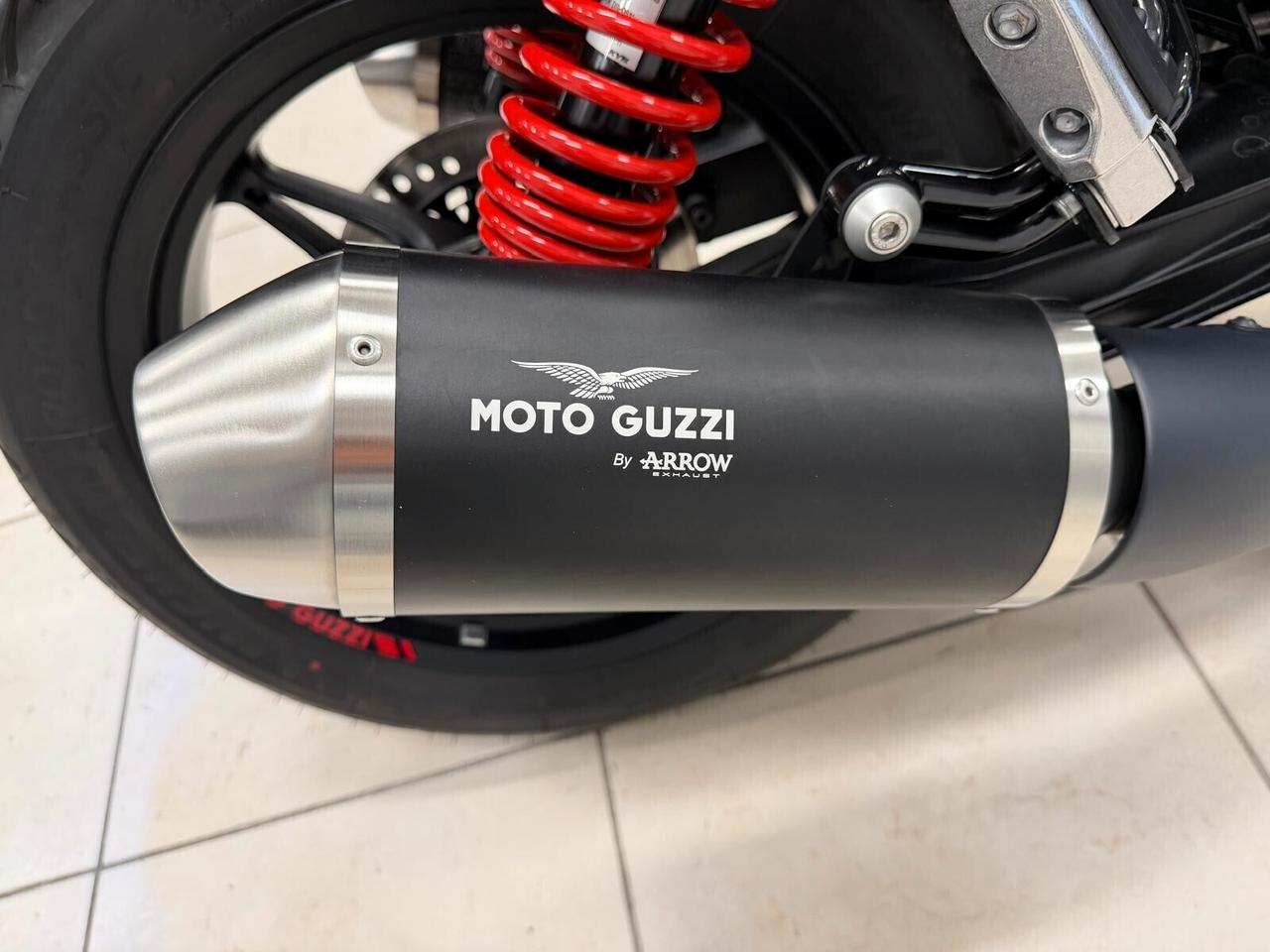Moto Guzzi V7 STONE TEN
