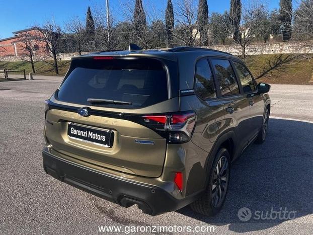 Subaru Forester 2.0i e-Boxer MHEV CVT Lineart...