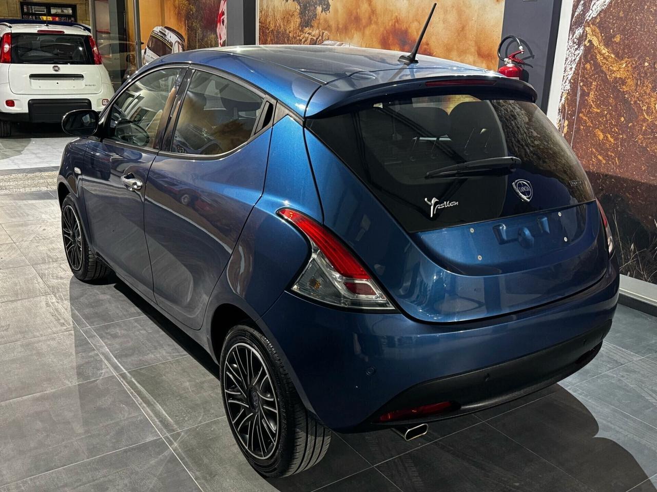 Lancia Ypsilon 1.0 FireFly 5 porte S&S Hybryd Gold