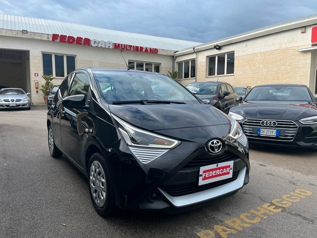 Toyota Aygo Connect 1.0 VVT-i 72 CV 5 porte x-play