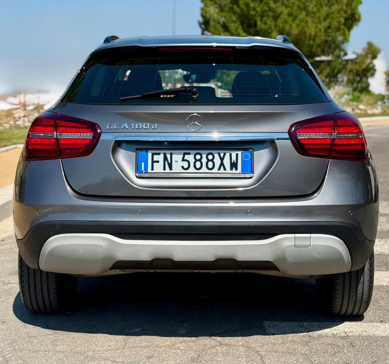 Mercedes GLA 180d Sport FARI LED-TELECAMERA