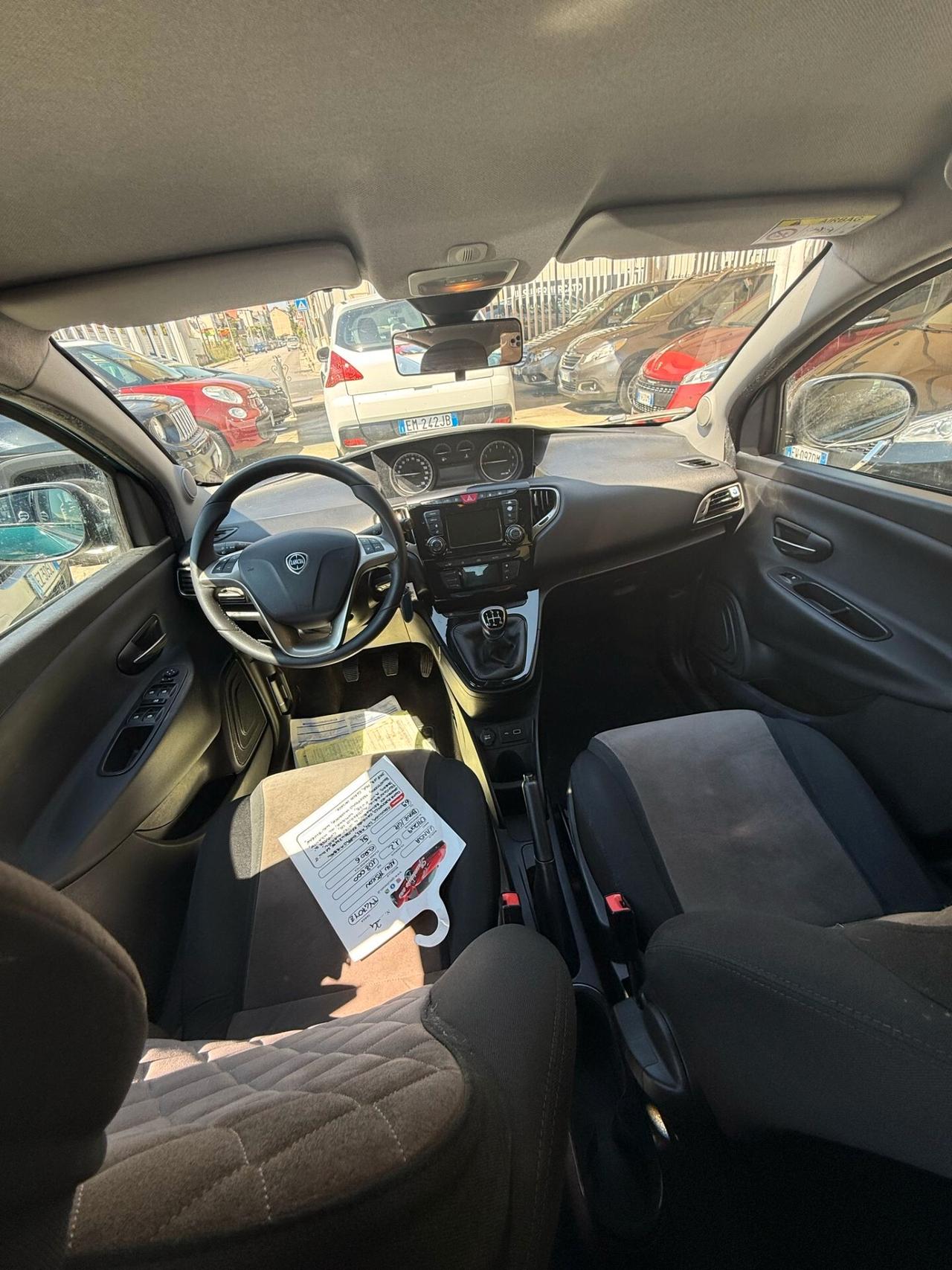 LANCIA NEW YPSILON 1,2 B/GPL