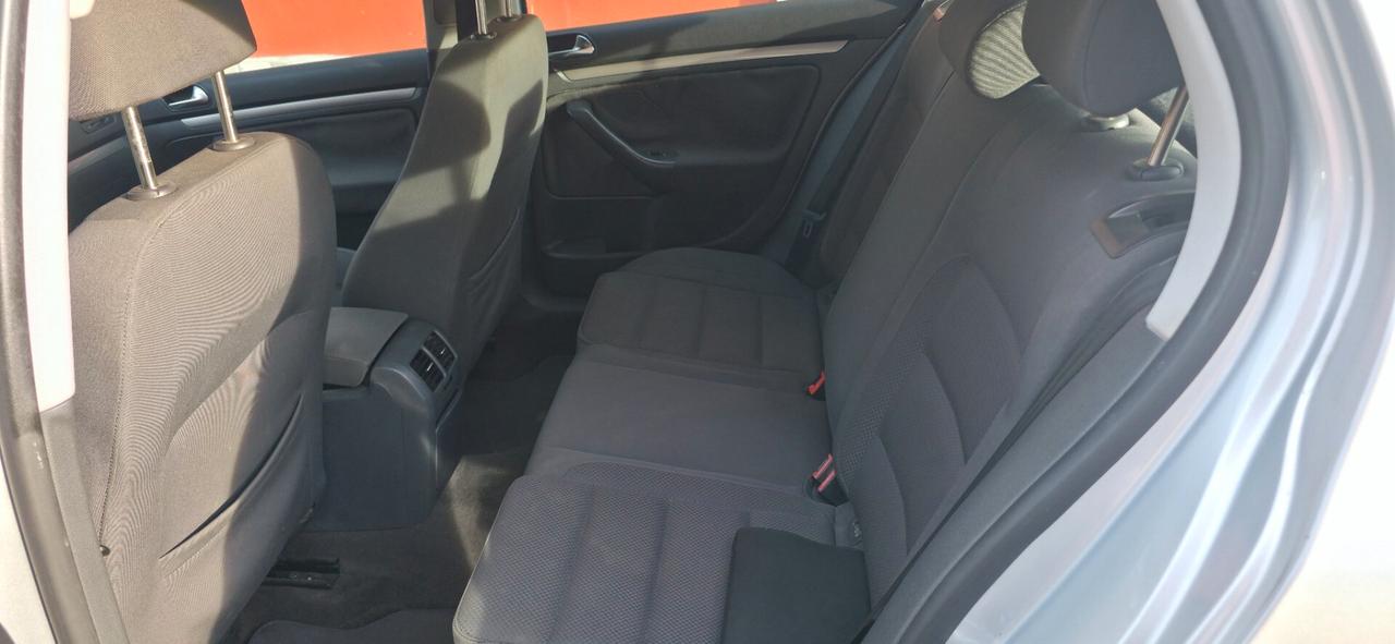 Volkswagen Golf 1.6 16V FSI 5p. Sportline