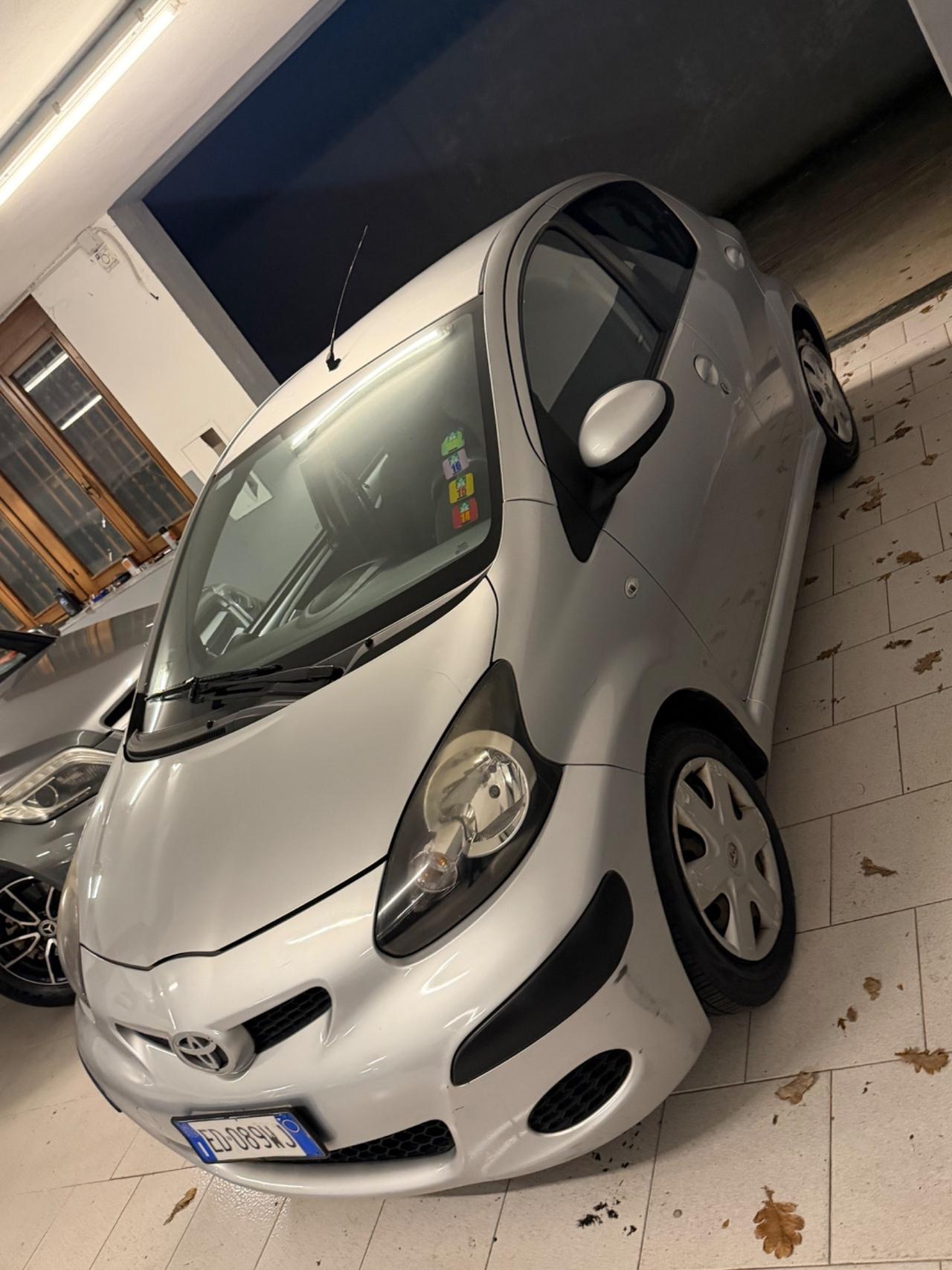 Toyota Aygo 1.0 12V VVT-i 5 porte Now Connect