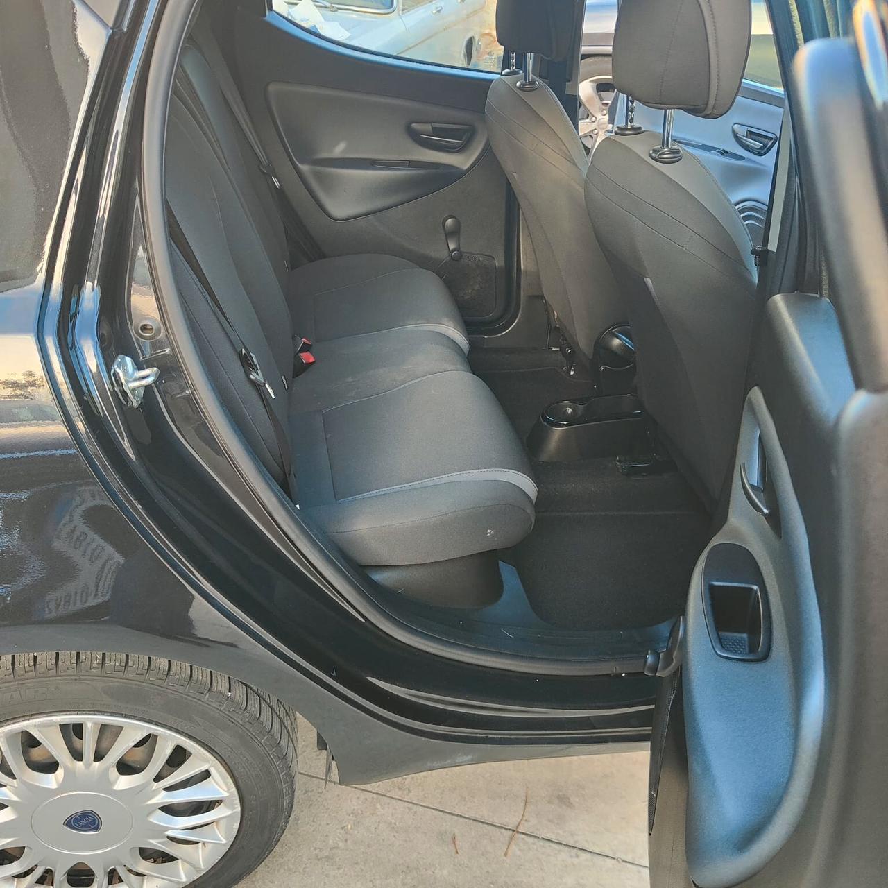Lancia Ypsilon 1.2 69 CV 5 porte GPL Ecochic Silver