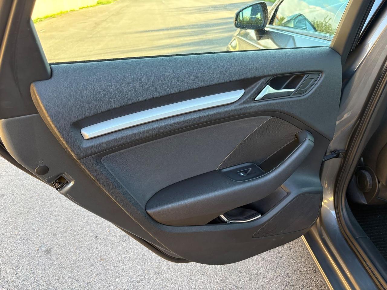 Audi A3 1.6 30 TDI Admired #8285