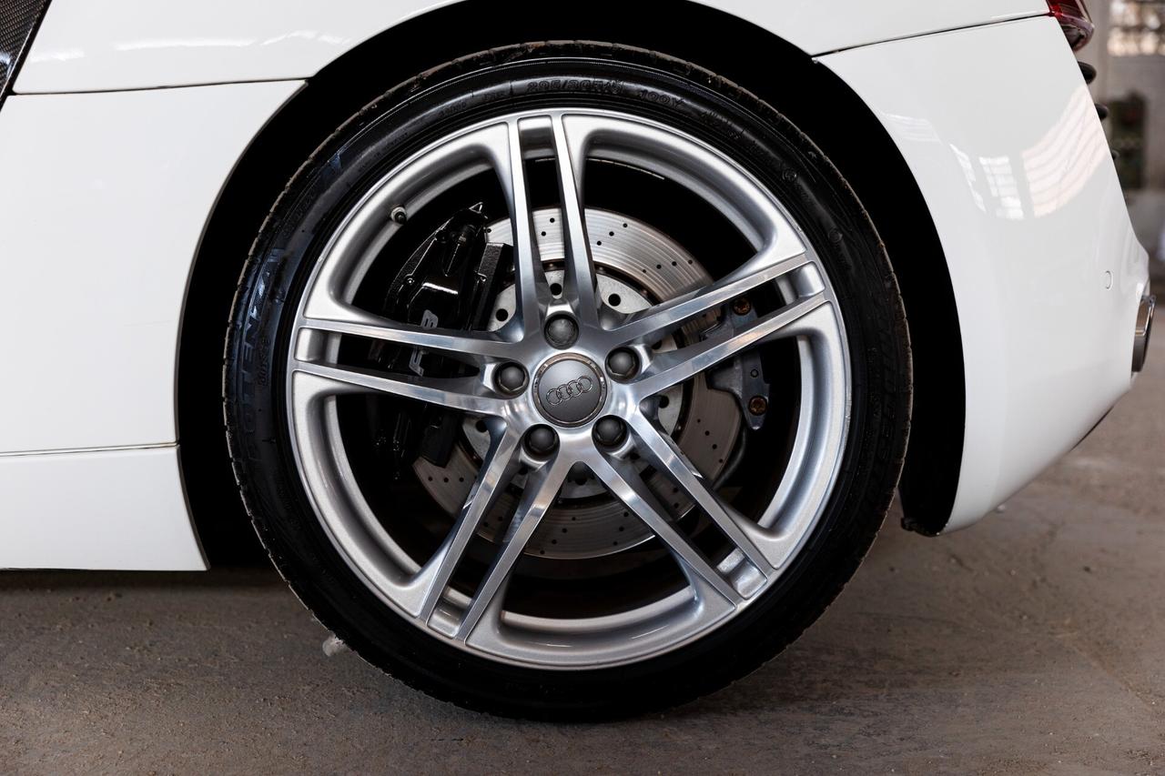 Audi R8 4.2 V8 FSI quattro