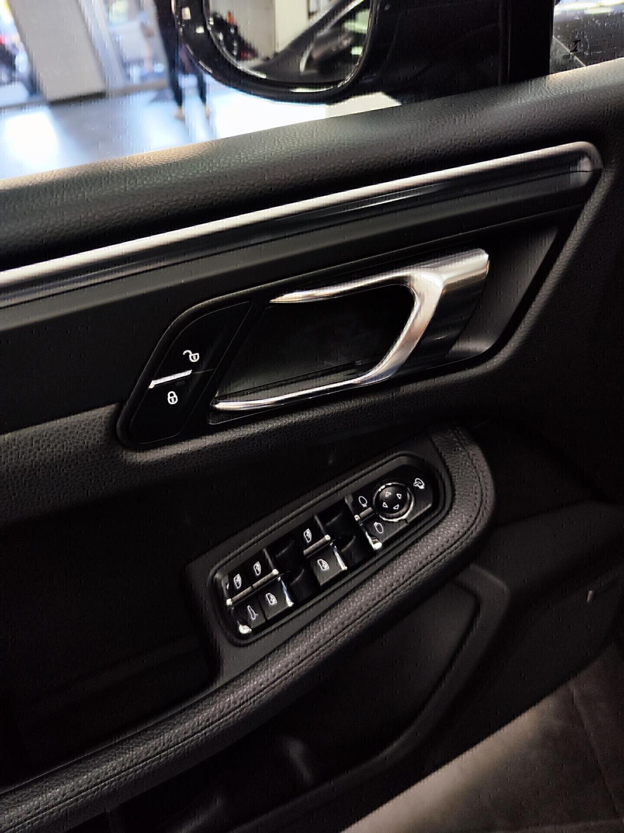 Porsche Macan 2.0 245cv Tetto Led