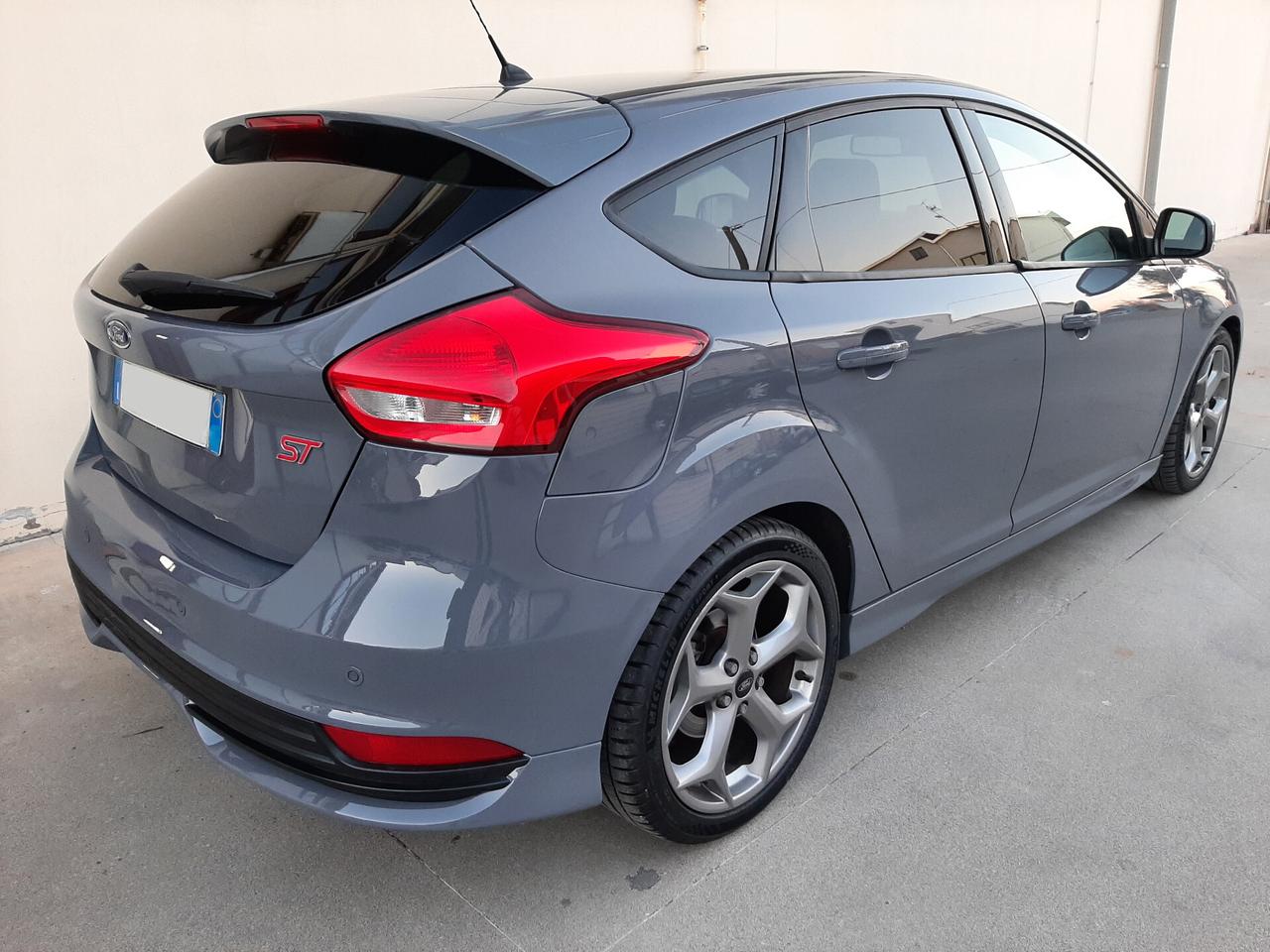 Ford Focus 2.0 EcoBoost 250 CV ST3