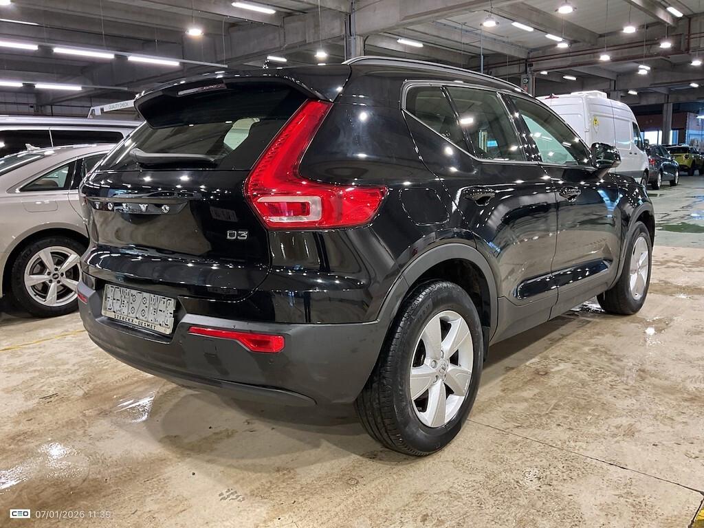 Volvo XC40 2.0D D3 150CV 6M. MOMENTUM CORE ( FARI LED - COCKPIT NAVI CRUISE SENSORI POST. )