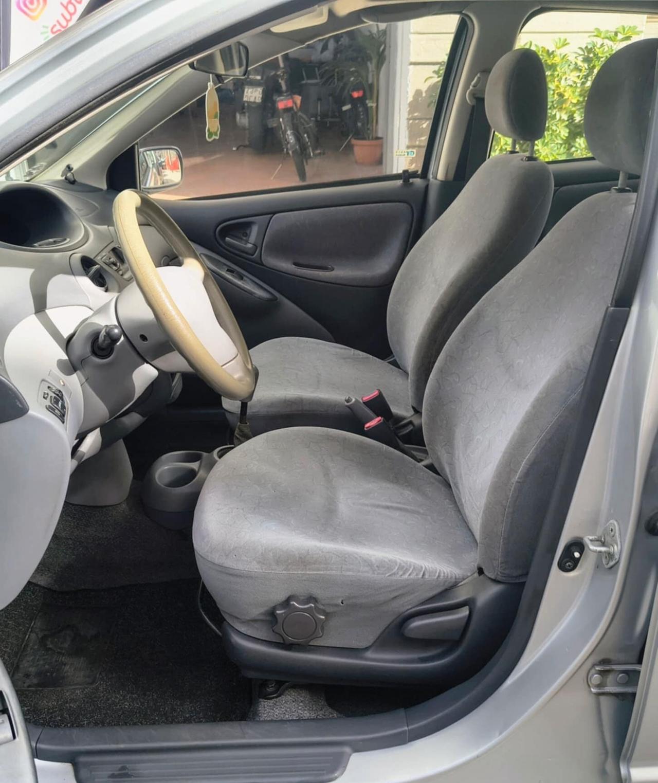 Toyota Yaris 1.0i 16V cat 5 porte