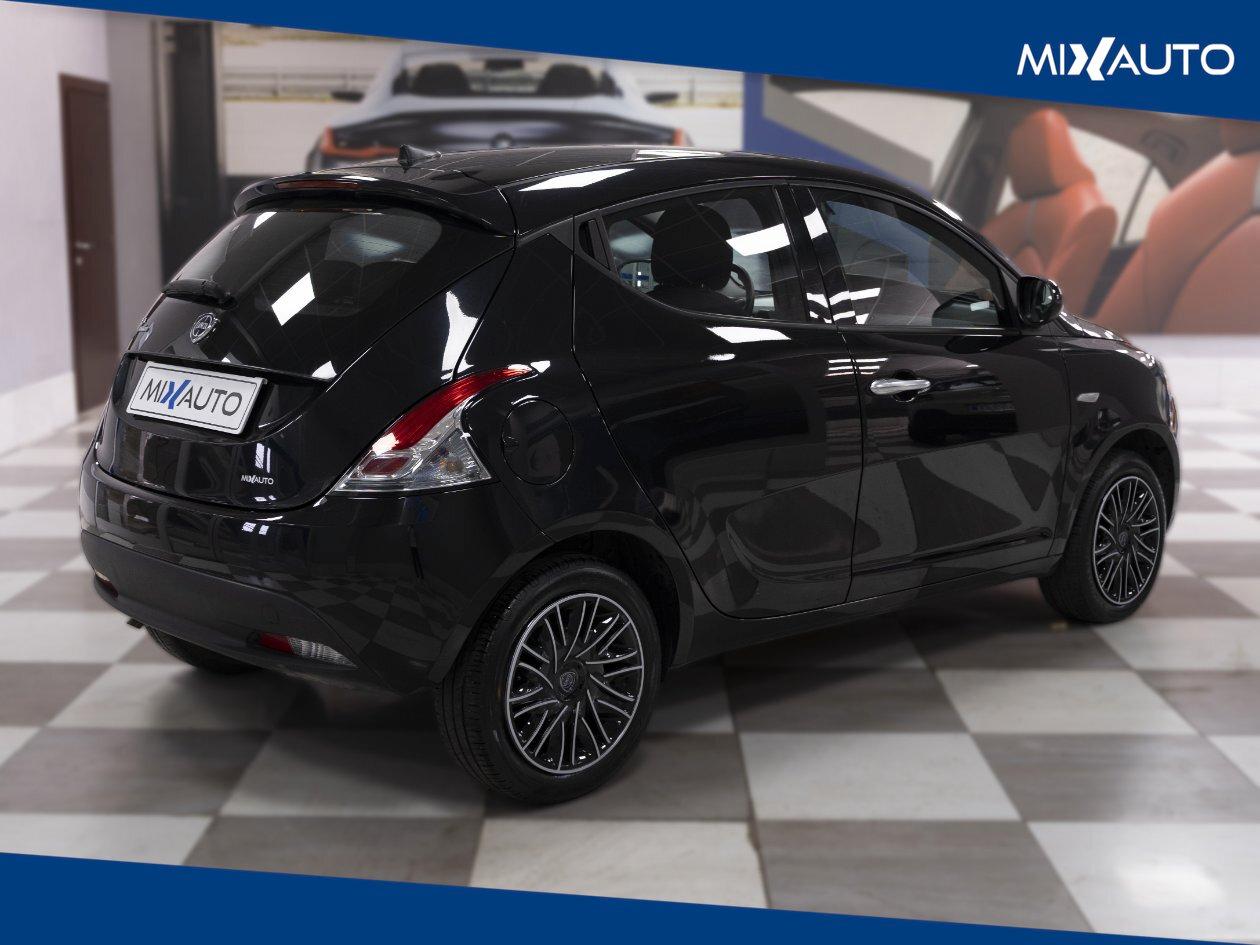 Lancia Ypsilon 1.0 Firefly Hybrid Silver 70CV 5 Porte
