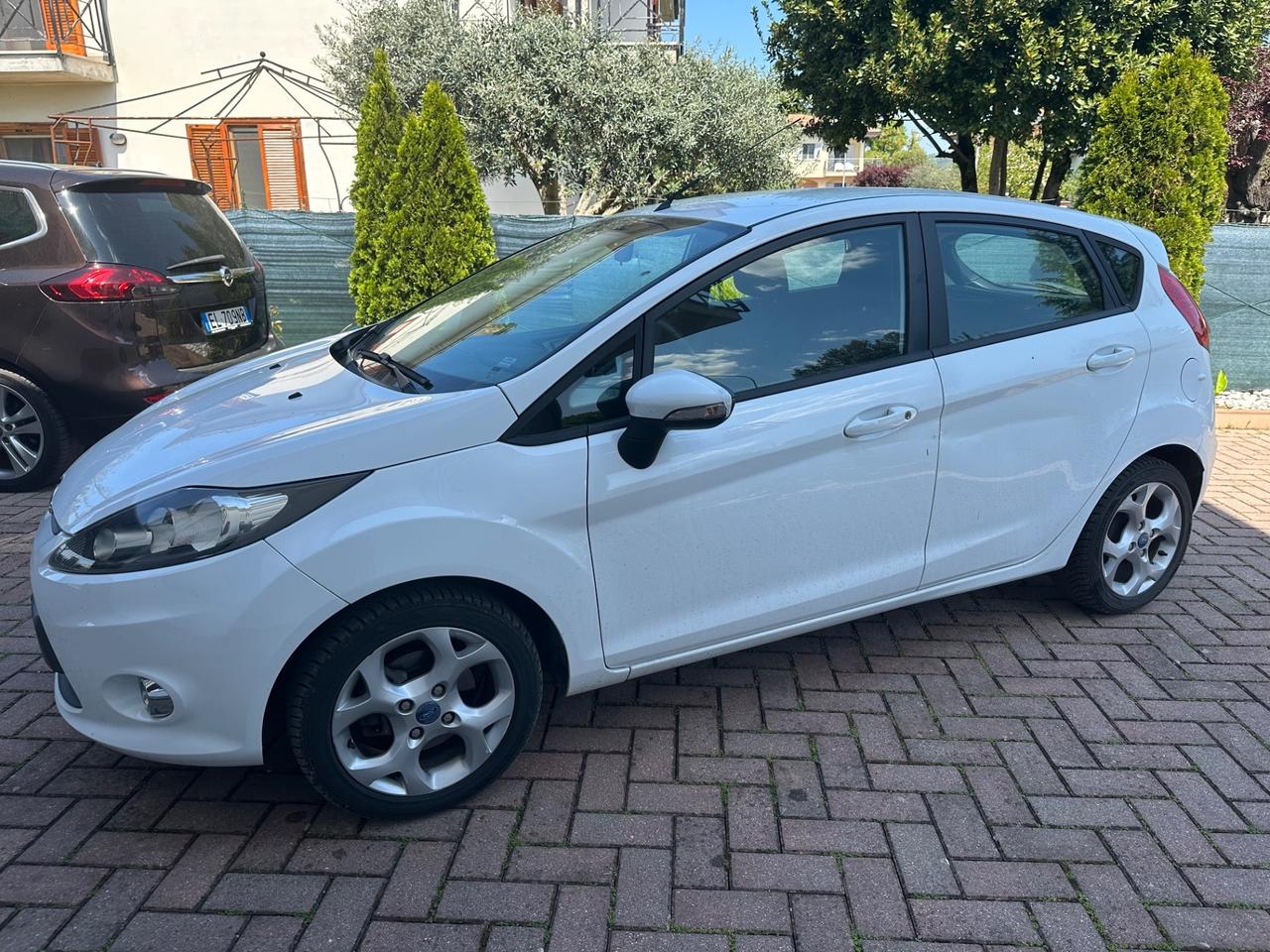 Ford Fiesta 1.4 16V 5p. Bz.- GPL Titanium Bs.