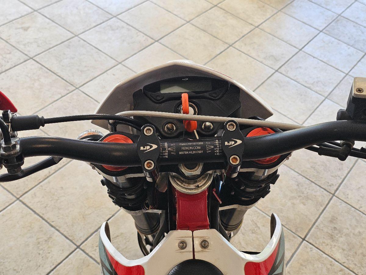 AJP PR4 125 Supremoto Pro 2.500km 2018 GUIDA A1