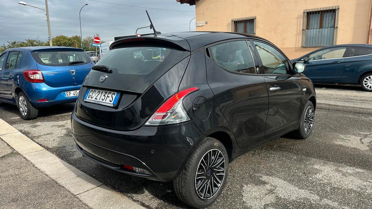 Lancia Ypsilon 1.2 69 CV 5 porte GPL Ecochic Monogram
