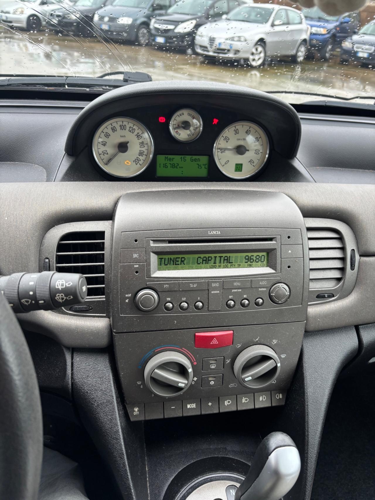 Lancia Ypsilon 1.2 16V Platino cambio automatico