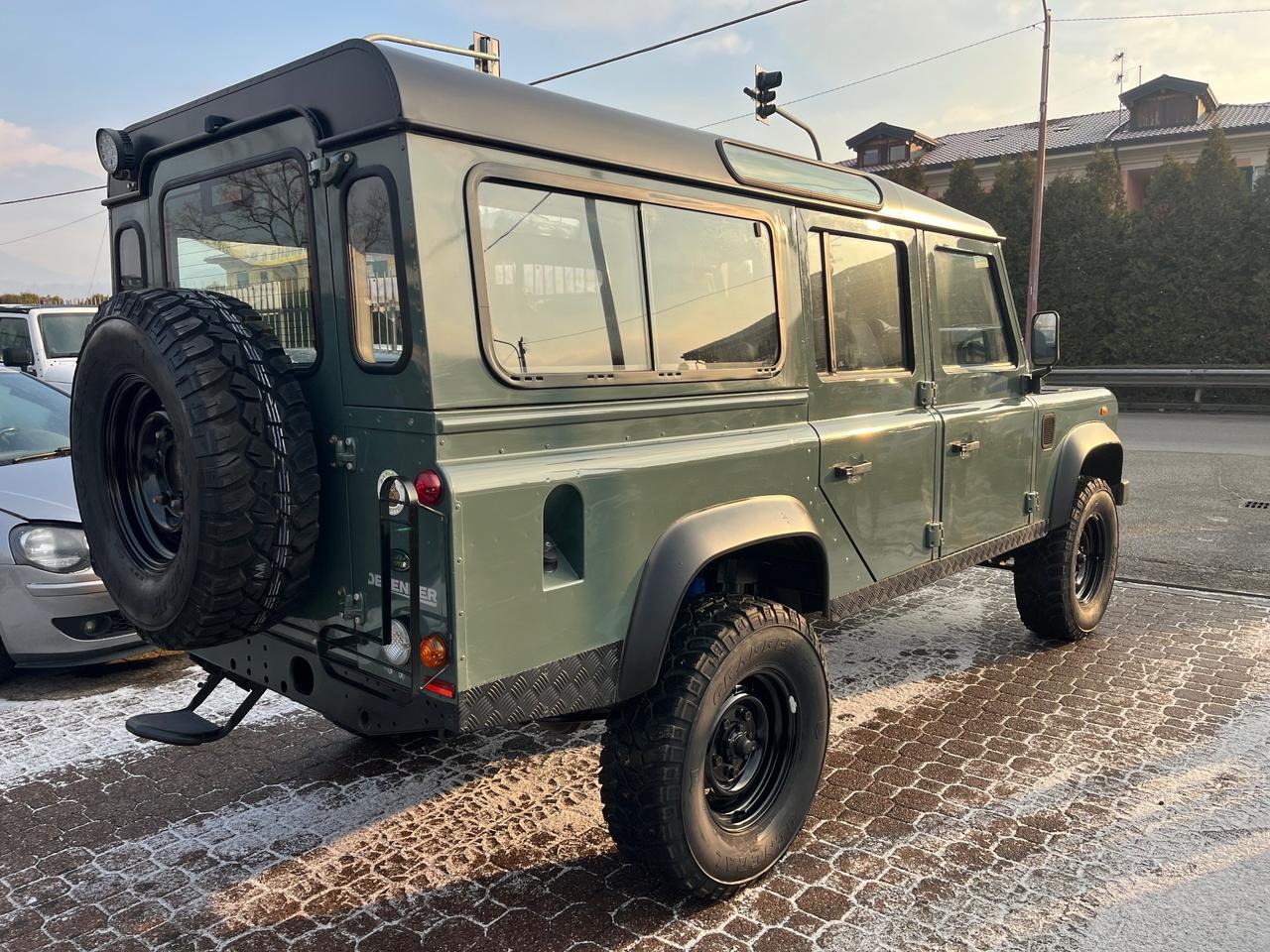 Land Rover Defender 110 2.4 TD4 Station Wagon SE