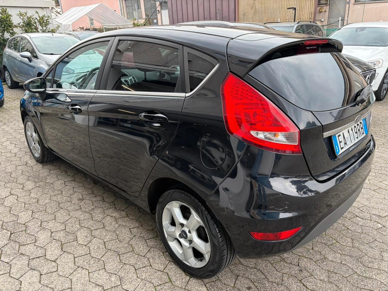 Ford Fiesta 1.4 5 porte Bz.- GPL Titanium*NEOPATENTATI