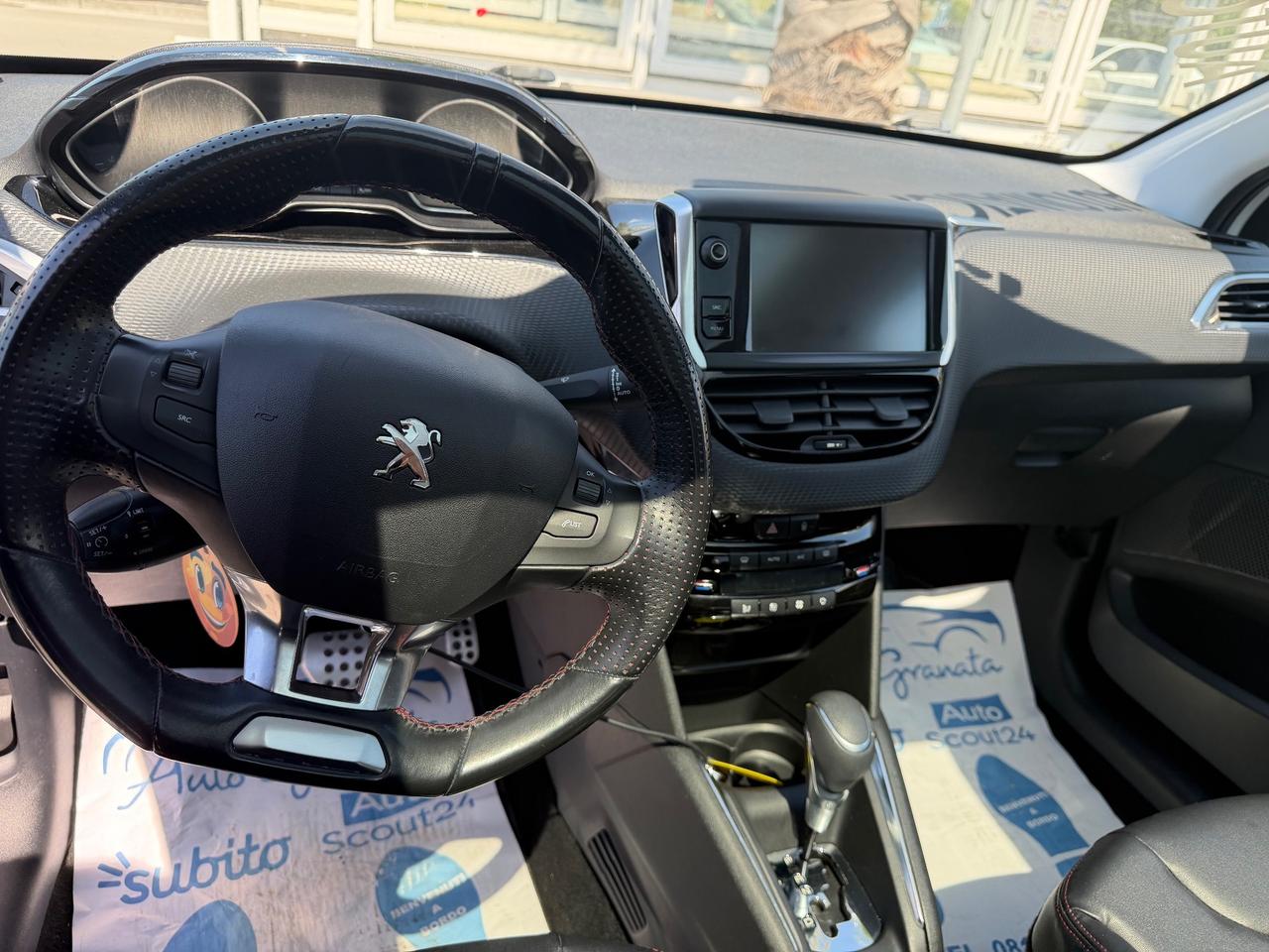 Peugeot 208 1.2 benzina GTLINE 2015 automatica