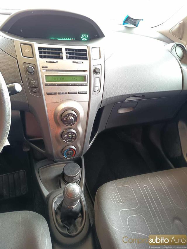 TOYOTA Yaris 1.0 5 porte Sol