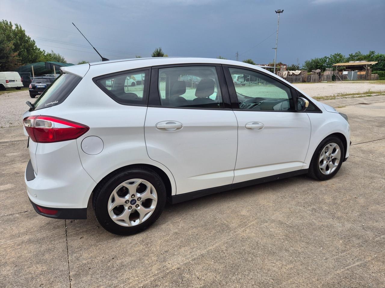 Ford C-Max 1.6 TDCi 115CV Titanium neopatentati