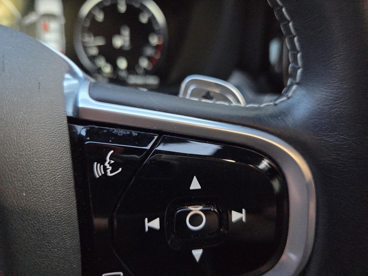 XC60 2.0 b4 R-design awd auto UNICO PROPRIETARIO