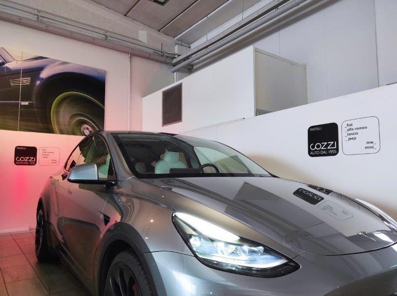 TESLA Model Y - Model Y AWD Performance