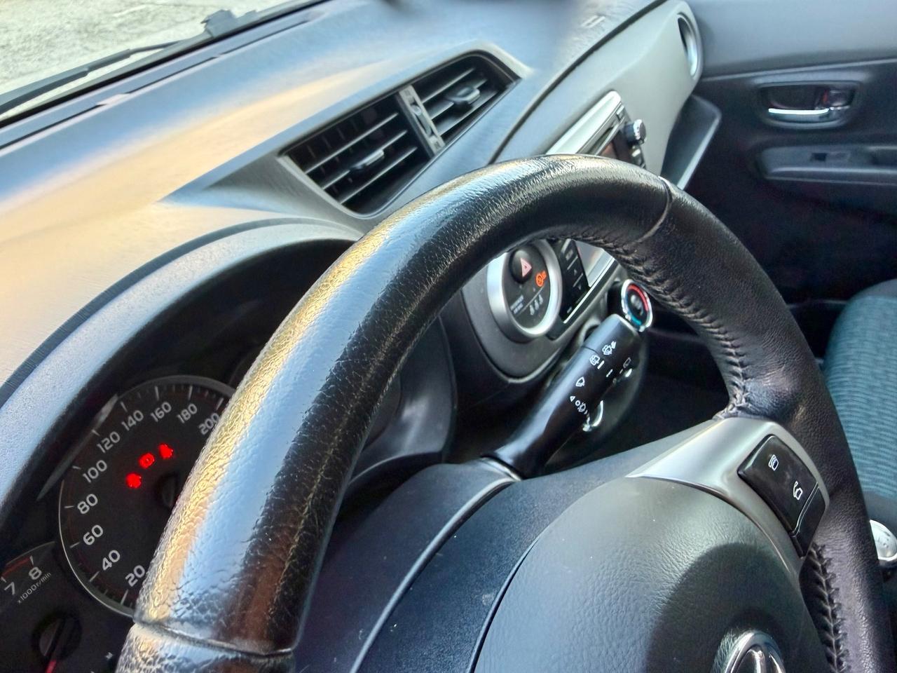 Toyota Yaris 1.0benz 2012 120.000km per neopatentati
