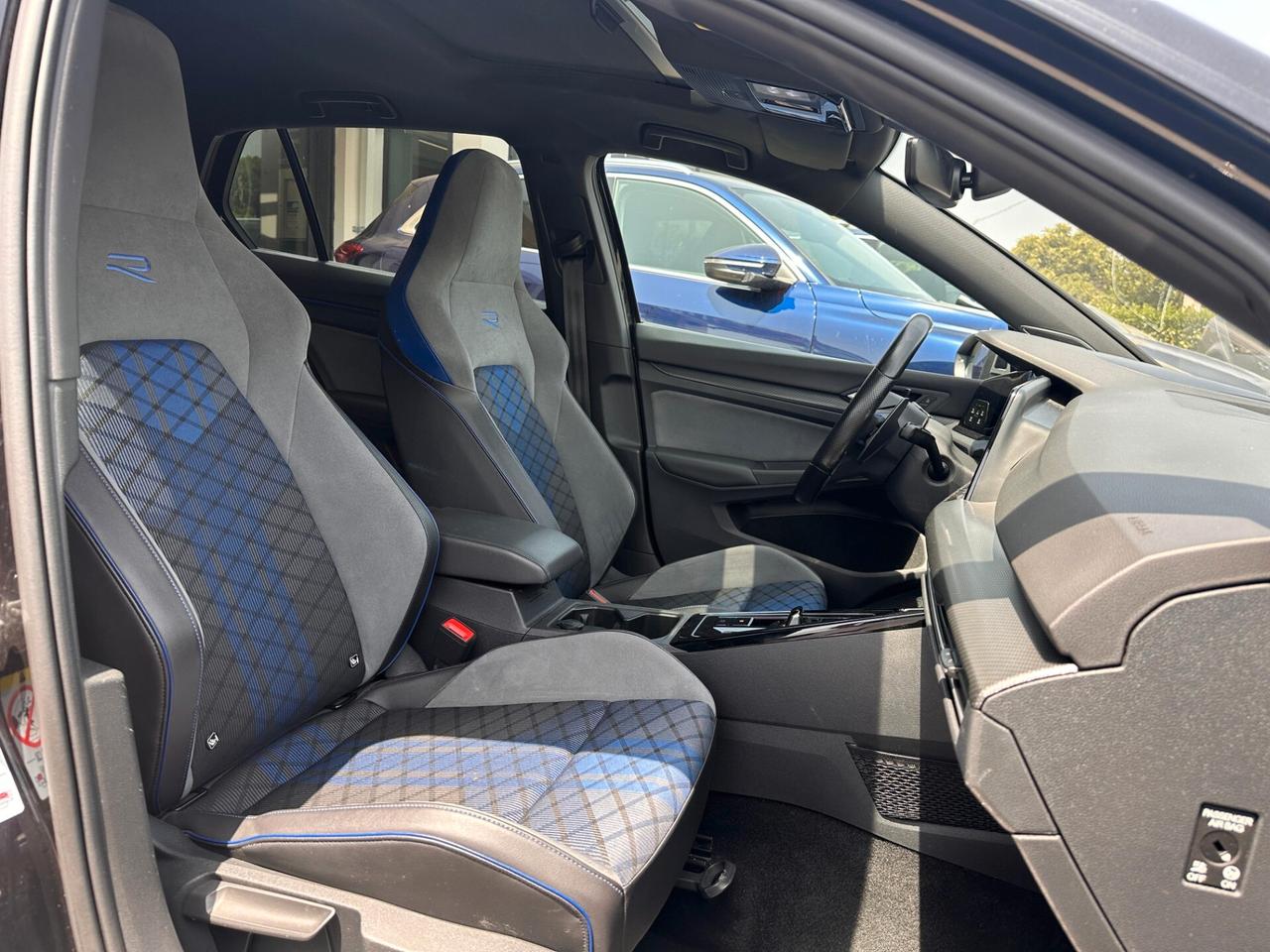 Volkswagen Golf 2.0 TSI DSG 4Motion R /PRONTA CONSEGNA/TETTO/HEAD UP DISPLAY/IQ LIGHT/DRIFT MODE/HARMAN KARDON/